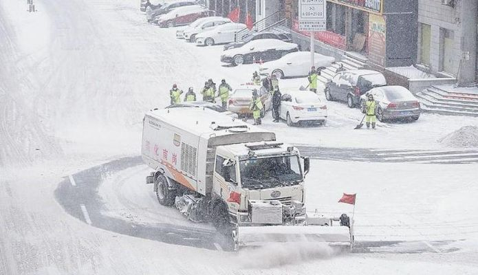 黑龙江暴雪天气最新动态，多地积雪超30厘米，交通受阻，应急响应升级