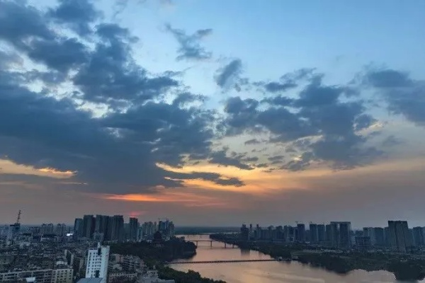 鹰潭天气,在四季流转中感受小城的呼吸 鹰潭天气,在四季流转中感受小城的呼吸